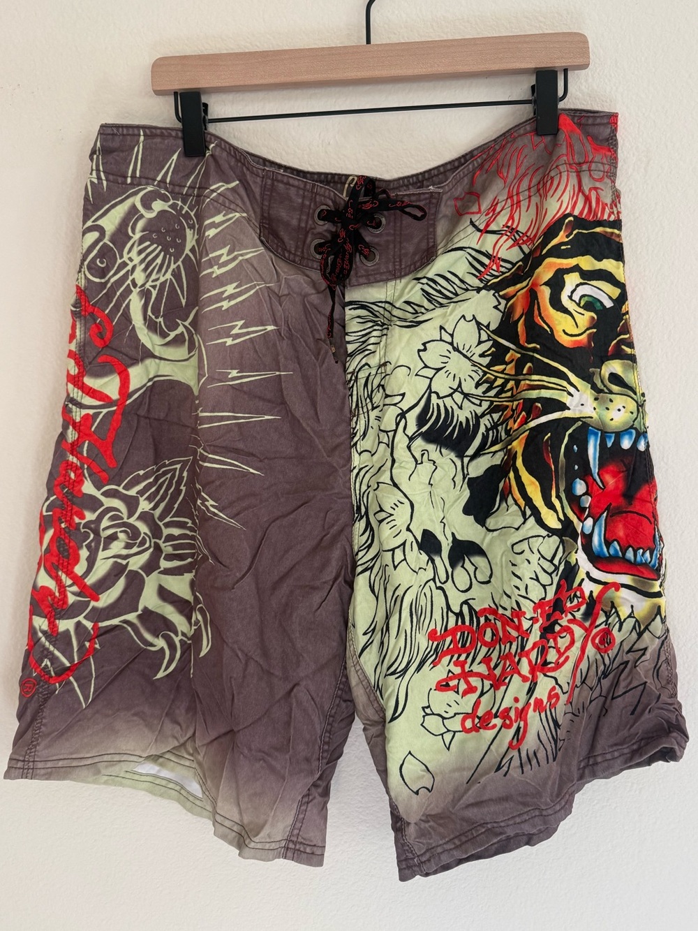 Rare Ed Hardy heavy graphic Roar Boardshorts Y2k Christian Audigier Men's swim